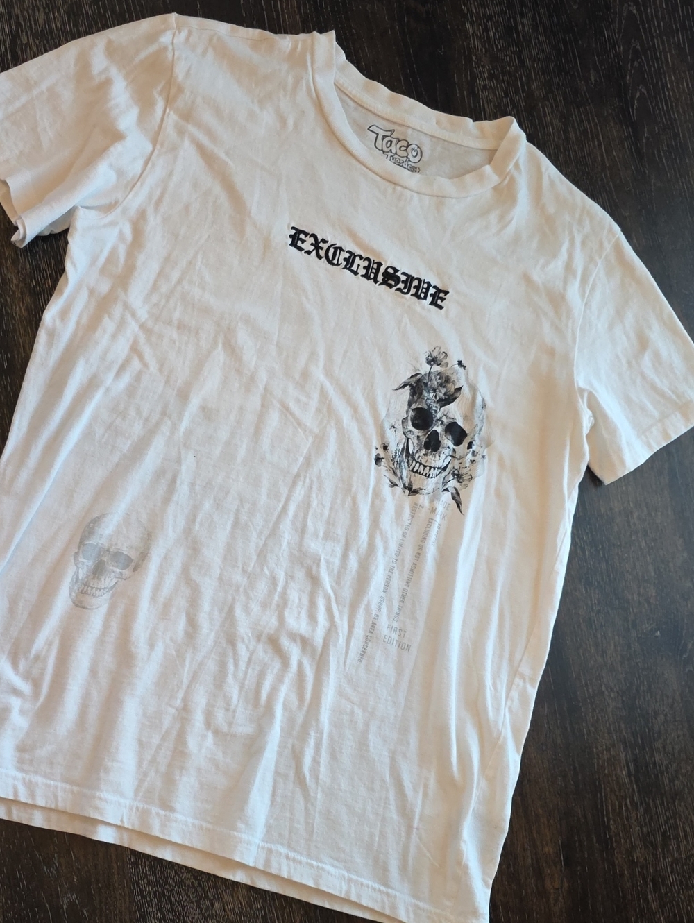 Source Unknown White Short-Sleeve Tee with Black Skull Graphic